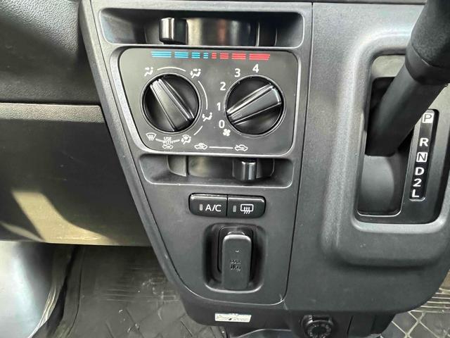 ハイゼットカーゴ 　４ＷＤ　軽バン　ＡＴ　両側スライドドア　アイドリングストップ　エアコン　パワーステアリング　パワーウィンドウ　運転席エアバッグ　助手席エアバッグ（4枚目）