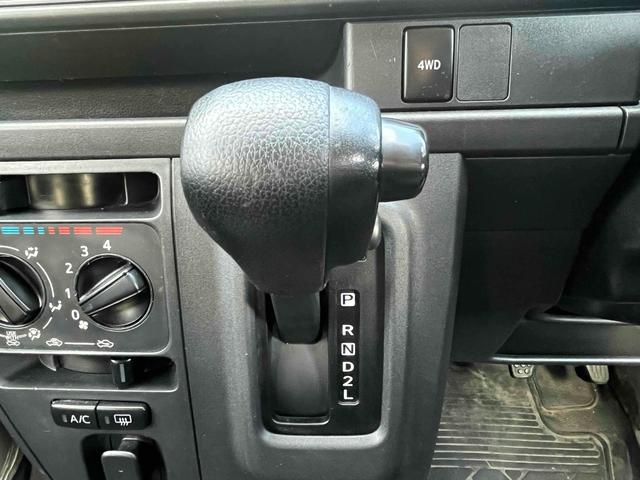 ハイゼットカーゴ 　４ＷＤ　軽バン　ＡＴ　両側スライドドア　アイドリングストップ　エアコン　パワーステアリング　パワーウィンドウ　運転席エアバッグ　助手席エアバッグ（5枚目）