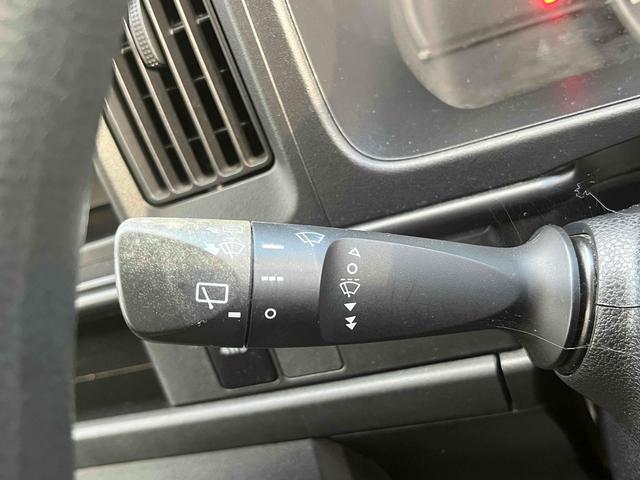 ハイゼットカーゴ 　４ＷＤ　軽バン　ＡＴ　両側スライドドア　アイドリングストップ　エアコン　パワーステアリング　パワーウィンドウ　運転席エアバッグ　助手席エアバッグ（7枚目）