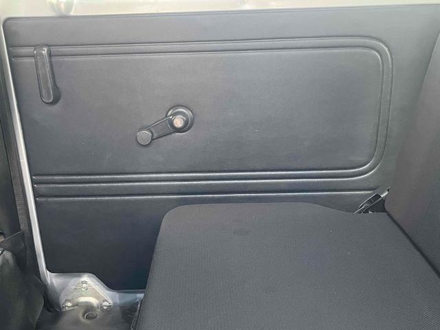 ハイゼットカーゴ 　４ＷＤ　軽バン　ＡＴ　両側スライドドア　アイドリングストップ　エアコン　パワーステアリング　パワーウィンドウ　運転席エアバッグ　助手席エアバッグ（37枚目）