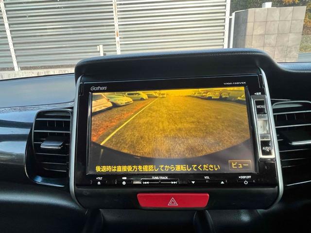 バックカメラ装備。駐車が苦手な方には欠かせません。