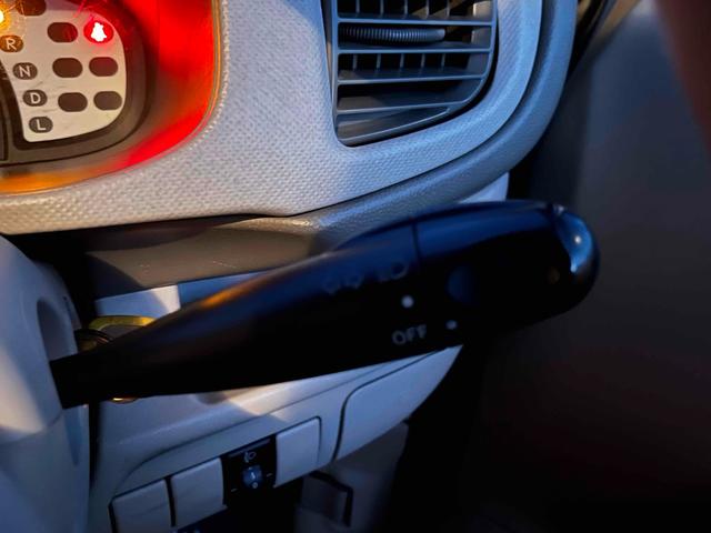 ステラ Ｌ　４ＷＤ　キーレスエントリー　電動格納ミラー　ベンチシート　ＣＶＴ　盗難防止システム　ＣＤ　アルミホイール　衝突安全ボディ　エアコン　パワーステアリング　パワーウィンドウ　運転席エアバッグ（7枚目）