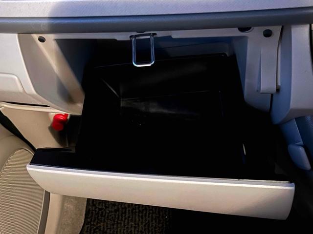 ステラ Ｌ　４ＷＤ　キーレスエントリー　電動格納ミラー　ベンチシート　ＣＶＴ　盗難防止システム　ＣＤ　アルミホイール　衝突安全ボディ　エアコン　パワーステアリング　パワーウィンドウ　運転席エアバッグ（32枚目）