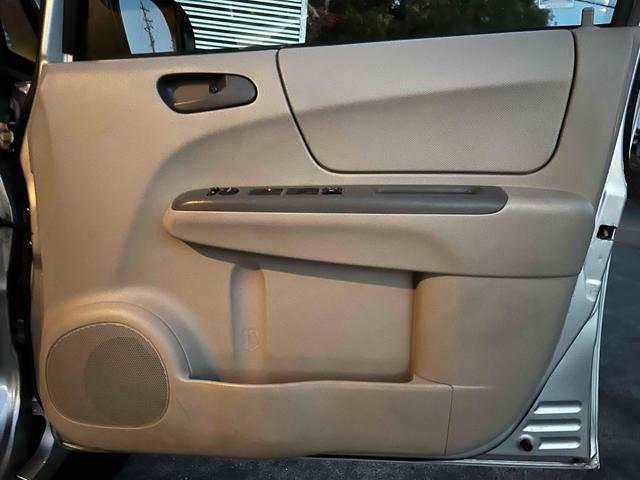 ステラ Ｌ　４ＷＤ　キーレスエントリー　電動格納ミラー　ベンチシート　ＣＶＴ　盗難防止システム　ＣＤ　アルミホイール　衝突安全ボディ　エアコン　パワーステアリング　パワーウィンドウ　運転席エアバッグ（35枚目）