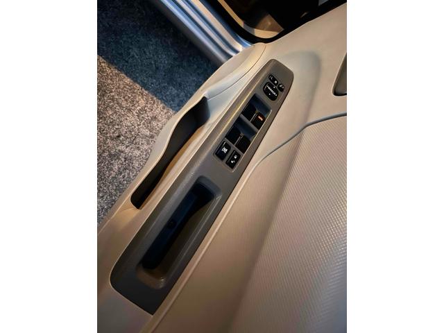 ステラ Ｌ　４ＷＤ　キーレスエントリー　電動格納ミラー　ベンチシート　ＣＶＴ　盗難防止システム　ＣＤ　アルミホイール　衝突安全ボディ　エアコン　パワーステアリング　パワーウィンドウ　運転席エアバッグ（37枚目）