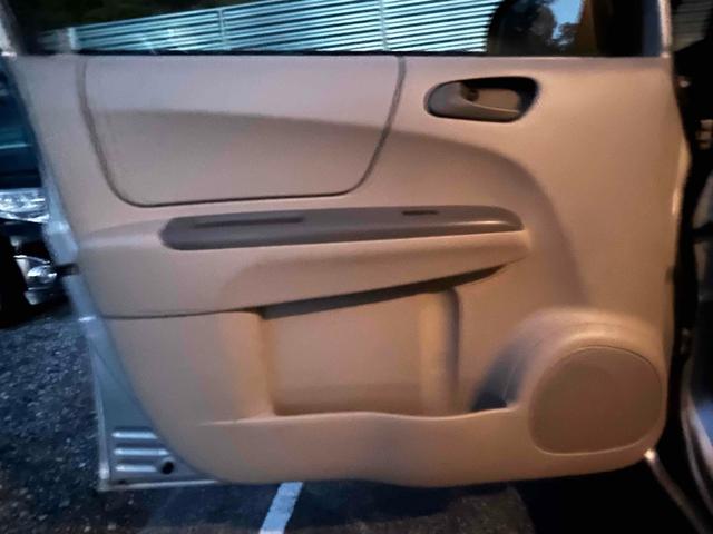 ステラ Ｌ　４ＷＤ　キーレスエントリー　電動格納ミラー　ベンチシート　ＣＶＴ　盗難防止システム　ＣＤ　アルミホイール　衝突安全ボディ　エアコン　パワーステアリング　パワーウィンドウ　運転席エアバッグ（40枚目）