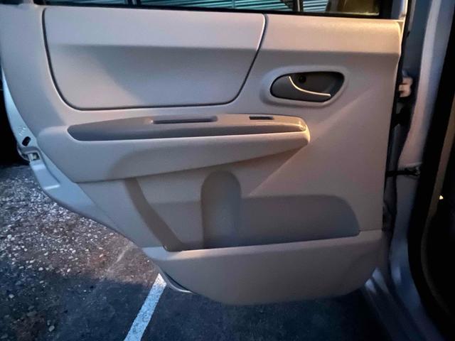 ステラ Ｌ　４ＷＤ　キーレスエントリー　電動格納ミラー　ベンチシート　ＣＶＴ　盗難防止システム　ＣＤ　アルミホイール　衝突安全ボディ　エアコン　パワーステアリング　パワーウィンドウ　運転席エアバッグ（42枚目）