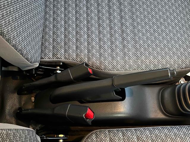 ハイゼットトラック 　４ＷＤ　ＭＴ　アルミホイール　エアコン　パワーウィンドウ　運転席エアバッグ（9枚目）