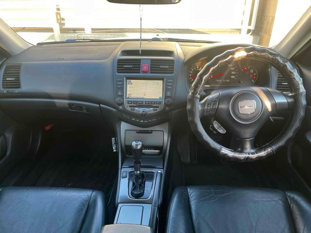 ヌエラ 　ドライブレコーダー　ＥＴＣ　バックカメラ　ナビ　アルミホイール　オートライト　ＡＴ　シートヒーター　電動格納ミラー　ＣＤ　ミュージックプレイヤー接続可　エアコン　パワーウィンドウ　運転席エアバッグ（2枚目）