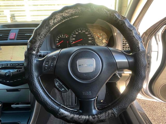 ヌエラ 　ドライブレコーダー　ＥＴＣ　バックカメラ　ナビ　アルミホイール　オートライト　ＡＴ　シートヒーター　電動格納ミラー　ＣＤ　ミュージックプレイヤー接続可　エアコン　パワーウィンドウ　運転席エアバッグ（3枚目）