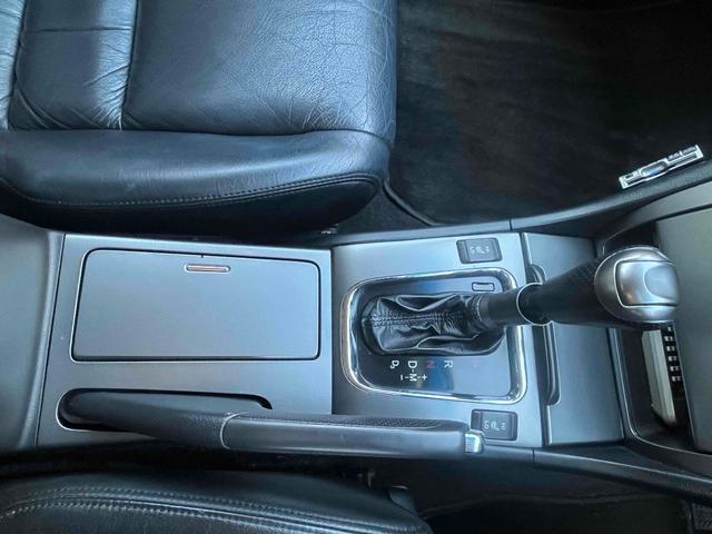 ヌエラ 　ドライブレコーダー　ＥＴＣ　バックカメラ　ナビ　アルミホイール　オートライト　ＡＴ　シートヒーター　電動格納ミラー　ＣＤ　ミュージックプレイヤー接続可　エアコン　パワーウィンドウ　運転席エアバッグ（7枚目）