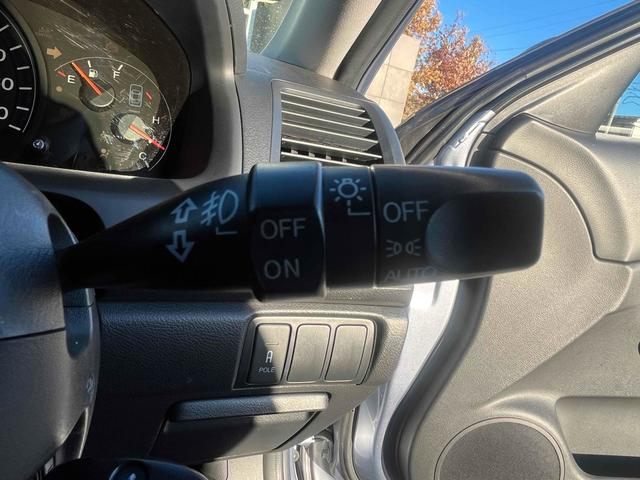 ヌエラ 　ドライブレコーダー　ＥＴＣ　バックカメラ　ナビ　アルミホイール　オートライト　ＡＴ　シートヒーター　電動格納ミラー　ＣＤ　ミュージックプレイヤー接続可　エアコン　パワーウィンドウ　運転席エアバッグ（9枚目）