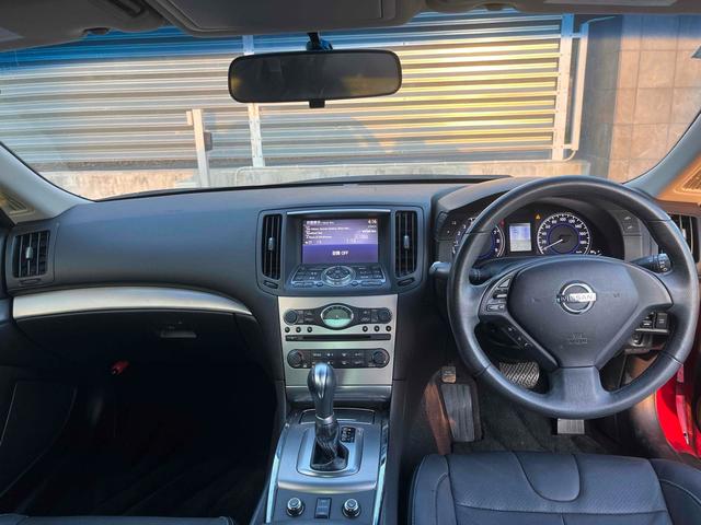 スカイライン ３７０ＧＴ　タイプＰ　ＥＴＣ　バックカメラ　オートクルーズコントロール　ＡＴ　オートライト　ＨＩＤ　スマートキー　電動格納ミラー　シートヒーター　アルミホイール　パワーシート　盗難防止システム　衝突安全ボディ　ＡＢＳ（2枚目）