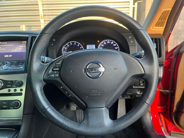 スカイライン ３７０ＧＴ　タイプＰ　ＥＴＣ　バックカメラ　オートクルーズコントロール　ＡＴ　オートライト　ＨＩＤ　スマートキー　電動格納ミラー　シートヒーター　アルミホイール　パワーシート　盗難防止システム　衝突安全ボディ　ＡＢＳ（3枚目）