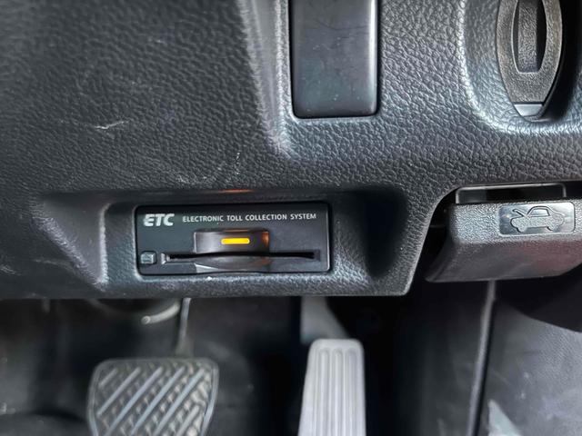 スカイライン ３７０ＧＴ　タイプＰ　ＥＴＣ　バックカメラ　オートクルーズコントロール　ＡＴ　オートライト　ＨＩＤ　スマートキー　電動格納ミラー　シートヒーター　アルミホイール　パワーシート　盗難防止システム　衝突安全ボディ　ＡＢＳ（5枚目）