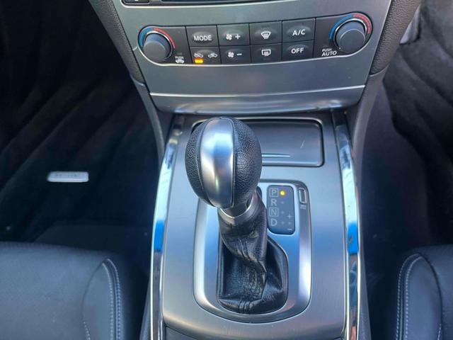 スカイライン ３７０ＧＴ　タイプＰ　ＥＴＣ　バックカメラ　オートクルーズコントロール　ＡＴ　オートライト　ＨＩＤ　スマートキー　電動格納ミラー　シートヒーター　アルミホイール　パワーシート　盗難防止システム　衝突安全ボディ　ＡＢＳ（7枚目）