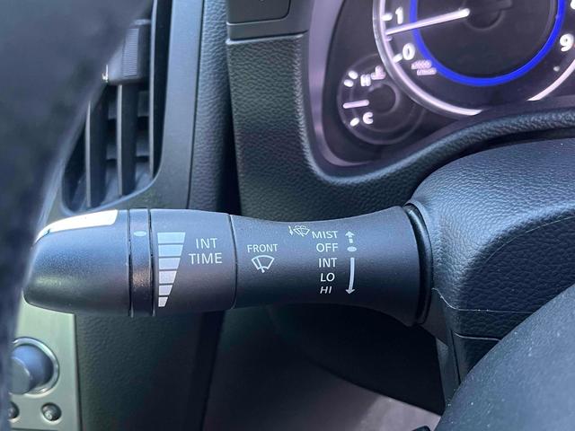 スカイライン ３７０ＧＴ　タイプＰ　ＥＴＣ　バックカメラ　オートクルーズコントロール　ＡＴ　オートライト　ＨＩＤ　スマートキー　電動格納ミラー　シートヒーター　アルミホイール　パワーシート　盗難防止システム　衝突安全ボディ　ＡＢＳ（9枚目）