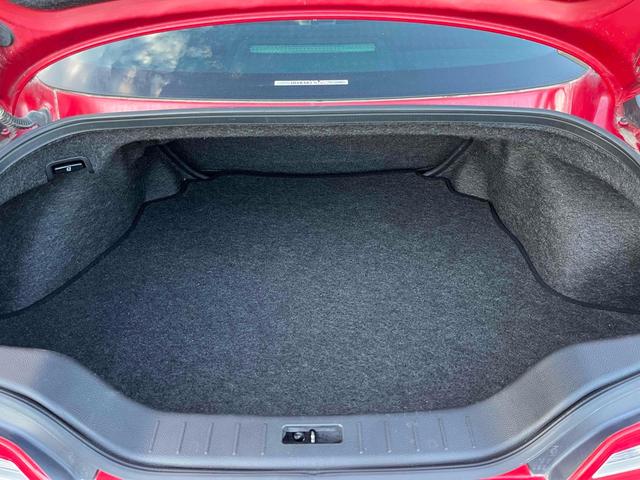 スカイライン ３７０ＧＴ　タイプＰ　ＥＴＣ　バックカメラ　オートクルーズコントロール　ＡＴ　オートライト　ＨＩＤ　スマートキー　電動格納ミラー　シートヒーター　アルミホイール　パワーシート　盗難防止システム　衝突安全ボディ　ＡＢＳ（20枚目）