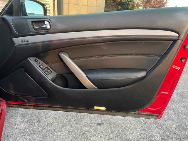 スカイライン ３７０ＧＴ　タイプＰ　ＥＴＣ　バックカメラ　オートクルーズコントロール　ＡＴ　オートライト　ＨＩＤ　スマートキー　電動格納ミラー　シートヒーター　アルミホイール　パワーシート　盗難防止システム　衝突安全ボディ　ＡＢＳ（38枚目）