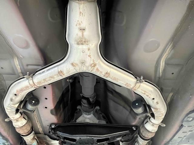 スカイライン ３７０ＧＴ　タイプＰ　ＥＴＣ　バックカメラ　オートクルーズコントロール　ＡＴ　オートライト　ＨＩＤ　スマートキー　電動格納ミラー　シートヒーター　アルミホイール　パワーシート　盗難防止システム　衝突安全ボディ　ＡＢＳ（52枚目）