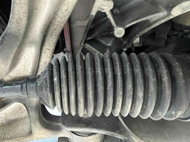 スカイライン ３７０ＧＴ　タイプＰ　ＥＴＣ　バックカメラ　オートクルーズコントロール　ＡＴ　オートライト　ＨＩＤ　スマートキー　電動格納ミラー　シートヒーター　アルミホイール　パワーシート　盗難防止システム　衝突安全ボディ　ＡＢＳ（58枚目）