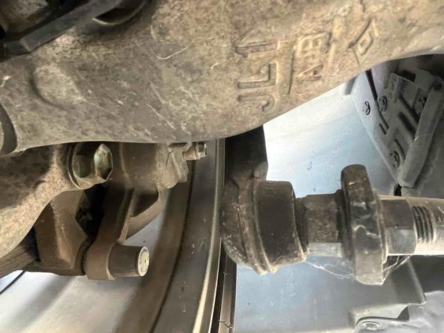 スカイライン ３７０ＧＴ　タイプＰ　ＥＴＣ　バックカメラ　オートクルーズコントロール　ＡＴ　オートライト　ＨＩＤ　スマートキー　電動格納ミラー　シートヒーター　アルミホイール　パワーシート　盗難防止システム　衝突安全ボディ　ＡＢＳ（59枚目）