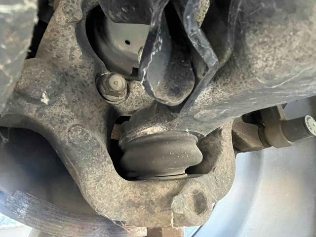 スカイライン ３７０ＧＴ　タイプＰ　ＥＴＣ　バックカメラ　オートクルーズコントロール　ＡＴ　オートライト　ＨＩＤ　スマートキー　電動格納ミラー　シートヒーター　アルミホイール　パワーシート　盗難防止システム　衝突安全ボディ　ＡＢＳ（61枚目）