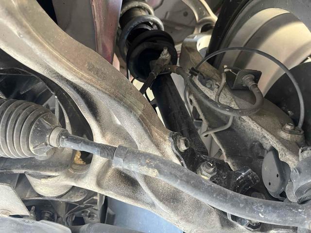 スカイライン ３７０ＧＴ　タイプＰ　ＥＴＣ　バックカメラ　オートクルーズコントロール　ＡＴ　オートライト　ＨＩＤ　スマートキー　電動格納ミラー　シートヒーター　アルミホイール　パワーシート　盗難防止システム　衝突安全ボディ　ＡＢＳ（65枚目）