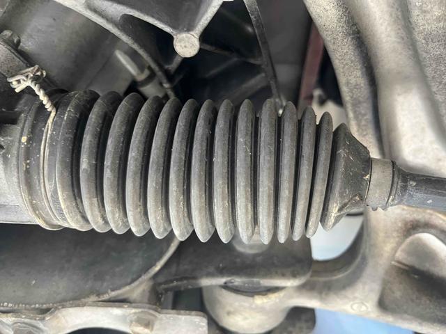 スカイライン ３７０ＧＴ　タイプＰ　ＥＴＣ　バックカメラ　オートクルーズコントロール　ＡＴ　オートライト　ＨＩＤ　スマートキー　電動格納ミラー　シートヒーター　アルミホイール　パワーシート　盗難防止システム　衝突安全ボディ　ＡＢＳ（66枚目）