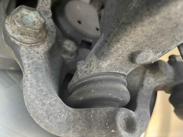 スカイライン ３７０ＧＴ　タイプＰ　ＥＴＣ　バックカメラ　オートクルーズコントロール　ＡＴ　オートライト　ＨＩＤ　スマートキー　電動格納ミラー　シートヒーター　アルミホイール　パワーシート　盗難防止システム　衝突安全ボディ　ＡＢＳ（68枚目）