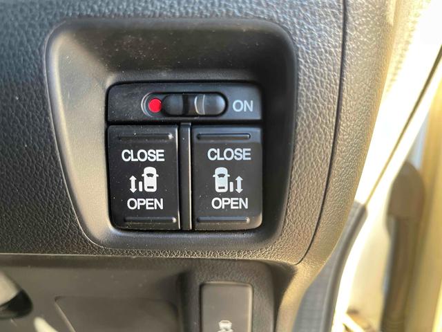 N-BOXカスタム G・ターボパッケージ ETC バックカメラ 両側電動スライドドア ナビ オートクルーズコントロール オートライト HID スマートキー アイドリングストップ 電動格納ミラー ベンチシート CVT 盗難防止システム ABS(8枚目)