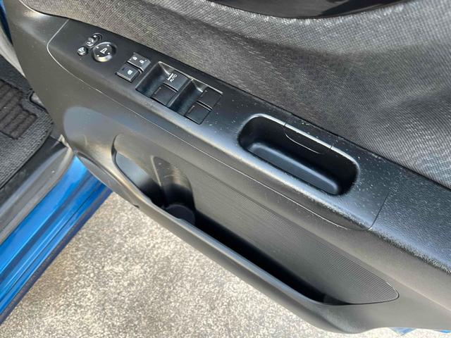 Ｎ－ＢＯＸカスタム Ｇ・Ｌパッケージ　バックカメラ　両側電動スライドドア　ナビ　オートライト　ＨＩＤ　スマートキー　アイドリングストップ　電動格納ミラー　ベンチシート　ＣＶＴ　盗難防止システム　ＡＢＳ　ＥＳＣ　ＣＤ　ＤＶＤ再生　ＵＳＢ（38枚目）