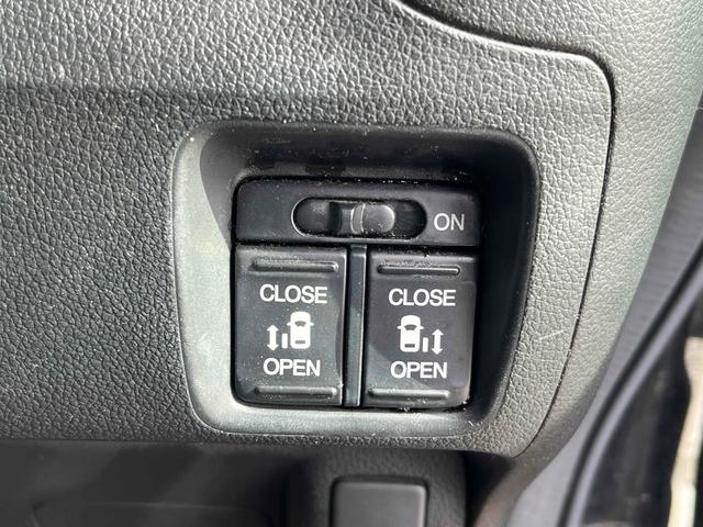 �����d���X���C�h�h�A�����I�^�]�Ȃ��{�^����ŊJ�\�ł������܂��B