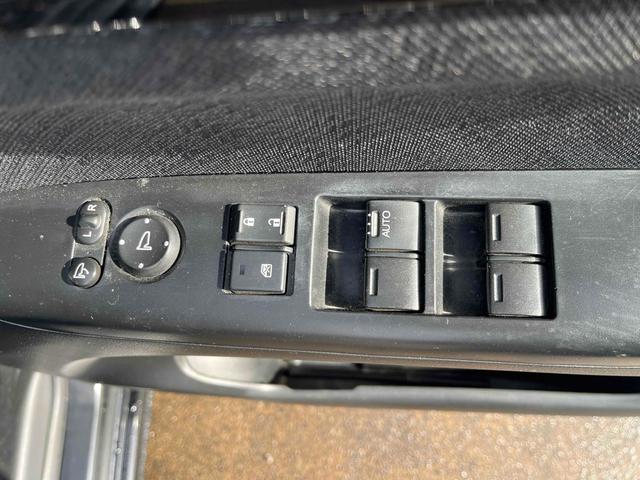 �p���[�E�B���h�E�̃X�C�b�`�ł���B�^�]�Ȃɋ��Ȃ��瑋���J���߂̃R���g���[���ł��܂���B