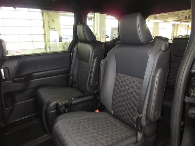 ヴォクシー ハイブリッドＳ－Ｚ　フルセグ　メモリーナビ　ミュージックプレイヤー接続可　バックカメラ　衝突被害軽減システム　ＥＴＣ　両側電動スライド　ＬＥＤヘッドランプ　乗車定員７人　３列シート　ワンオーナー　記録簿（27枚目）