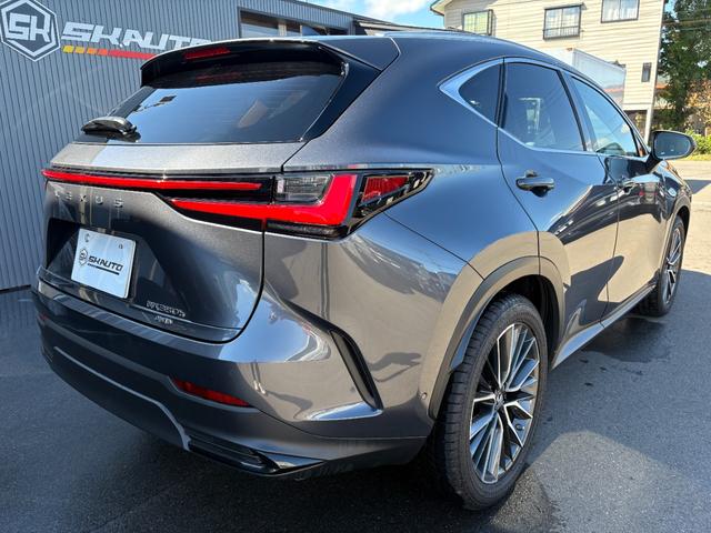 ＮＸ ＮＸ３５０ｈ　バージョンＬ　電動Ｒゲート　ＬＥＤライト　本革　Ｐシート　ＡＣ１００Ｖ　ＥＴＣ　プリクラッシュセーフティ　ＡＷＤ　スマートキー　シートヒーター　オートマチックハイビーム　メモリーナビ　ナビ　シートクーラー（3枚目）