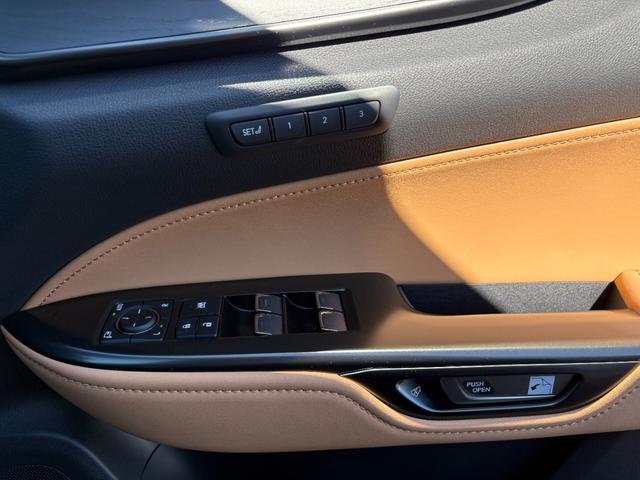 ＮＸ ＮＸ３５０ｈ　バージョンＬ　電動Ｒゲート　ＬＥＤライト　本革　Ｐシート　ＡＣ１００Ｖ　ＥＴＣ　プリクラッシュセーフティ　ＡＷＤ　スマートキー　シートヒーター　オートマチックハイビーム　メモリーナビ　ナビ　シートクーラー（33枚目）