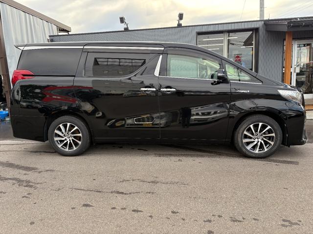 アルファードハイブリッド エグゼクティブラウンジ インテリジェントクリアランスソナー 電動Rゲート シートヒータ 黒革シート ブルーレイ ナビ バックモニタ- USB LEDライト アイドリングストップ 横滑り防止機能 4wd 3列シート Pシート(2枚目)