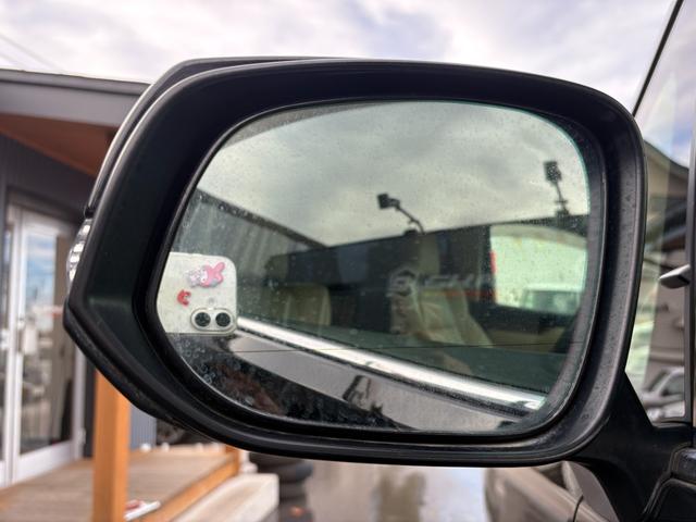 アルファードハイブリッド エグゼクティブラウンジ インテリジェントクリアランスソナー 電動Rゲート シートヒータ 黒革シート ブルーレイ ナビ バックモニタ- USB LEDライト アイドリングストップ 横滑り防止機能 4wd 3列シート Pシート(12枚目)