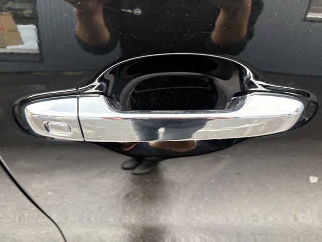 アルファードハイブリッド エグゼクティブラウンジ インテリジェントクリアランスソナー 電動Rゲート シートヒータ 黒革シート ブルーレイ ナビ バックモニタ- USB LEDライト アイドリングストップ 横滑り防止機能 4wd 3列シート Pシート(15枚目)