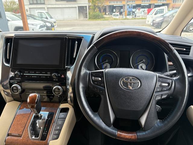 アルファードハイブリッド エグゼクティブラウンジ インテリジェントクリアランスソナー 電動Rゲート シートヒータ 黒革シート ブルーレイ ナビ バックモニタ- USB LEDライト アイドリングストップ 横滑り防止機能 4wd 3列シート Pシート(22枚目)