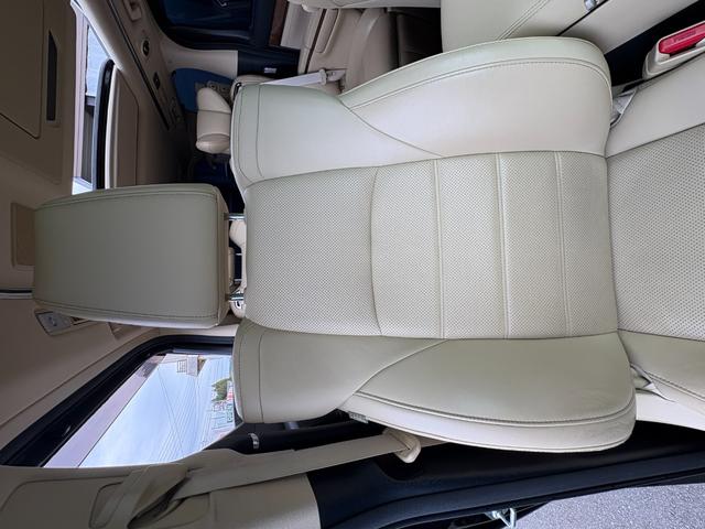 アルファードハイブリッド エグゼクティブラウンジ インテリジェントクリアランスソナー 電動Rゲート シートヒータ 黒革シート ブルーレイ ナビ バックモニタ- USB LEDライト アイドリングストップ 横滑り防止機能 4wd 3列シート Pシート(35枚目)