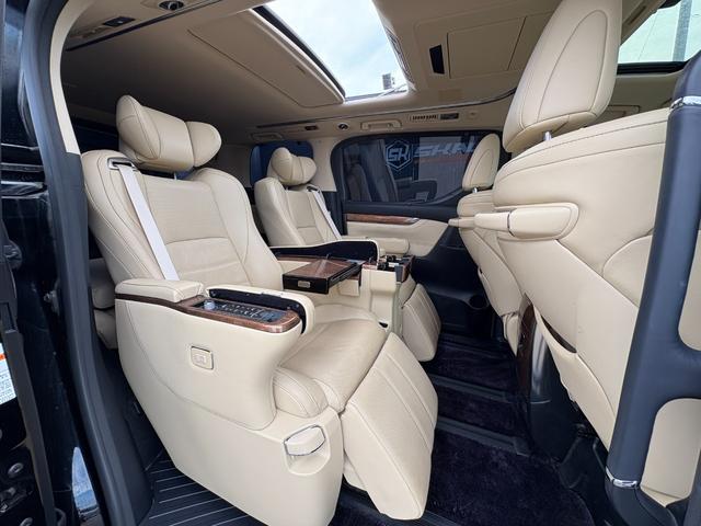 アルファードハイブリッド エグゼクティブラウンジ インテリジェントクリアランスソナー 電動Rゲート シートヒータ 黒革シート ブルーレイ ナビ バックモニタ- USB LEDライト アイドリングストップ 横滑り防止機能 4wd 3列シート Pシート(37枚目)