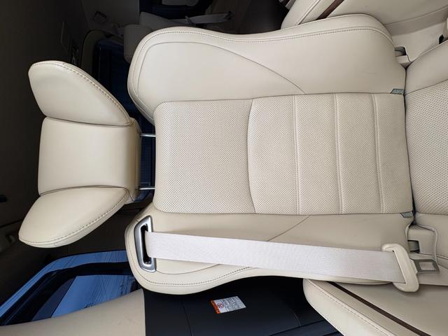 アルファードハイブリッド エグゼクティブラウンジ インテリジェントクリアランスソナー 電動Rゲート シートヒータ 黒革シート ブルーレイ ナビ バックモニタ- USB LEDライト アイドリングストップ 横滑り防止機能 4wd 3列シート Pシート(38枚目)