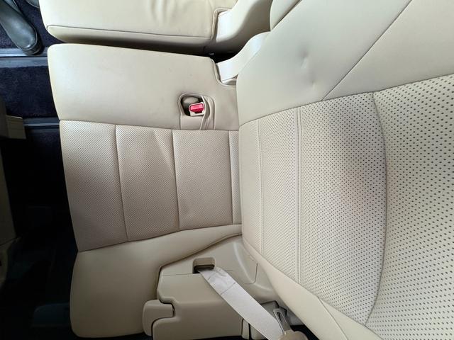 アルファードハイブリッド エグゼクティブラウンジ インテリジェントクリアランスソナー 電動Rゲート シートヒータ 黒革シート ブルーレイ ナビ バックモニタ- USB LEDライト アイドリングストップ 横滑り防止機能 4wd 3列シート Pシート(44枚目)