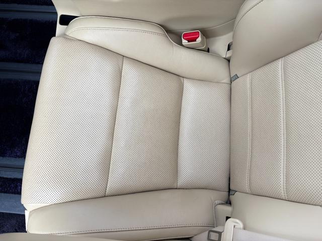 アルファードハイブリッド エグゼクティブラウンジ インテリジェントクリアランスソナー 電動Rゲート シートヒータ 黒革シート ブルーレイ ナビ バックモニタ- USB LEDライト アイドリングストップ 横滑り防止機能 4wd 3列シート Pシート(46枚目)