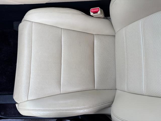 アルファードハイブリッド エグゼクティブラウンジ インテリジェントクリアランスソナー 電動Rゲート シートヒータ 黒革シート ブルーレイ ナビ バックモニタ- USB LEDライト アイドリングストップ 横滑り防止機能 4wd 3列シート Pシート(48枚目)