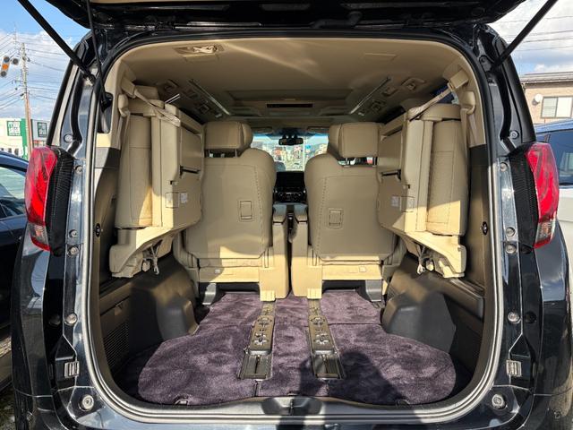 アルファードハイブリッド エグゼクティブラウンジ インテリジェントクリアランスソナー 電動Rゲート シートヒータ 黒革シート ブルーレイ ナビ バックモニタ- USB LEDライト アイドリングストップ 横滑り防止機能 4wd 3列シート Pシート(49枚目)