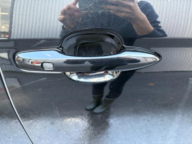 ヴォクシー Ｓ－Ｚ　ダブルエアコン　横滑り防止　ＡＢＳ　クルコン　衝突軽減システム　キーレス　スマキー　パワーウィンドウ　パワーステアリング　ＬＥＤヘッドライト　フルフラット　車線逸脱警報　ナビ　オートライト　４ＷＤ（15枚目）