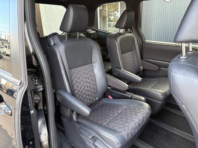 ヴォクシー Ｓ－Ｚ　ダブルエアコン　横滑り防止　ＡＢＳ　クルコン　衝突軽減システム　キーレス　スマキー　パワーウィンドウ　パワーステアリング　ＬＥＤヘッドライト　フルフラット　車線逸脱警報　ナビ　オートライト　４ＷＤ（36枚目）